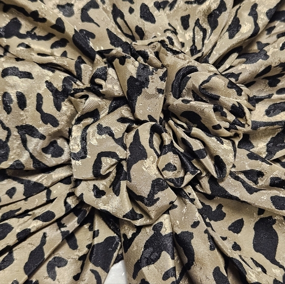 Vintage leopard jaguars tiger print like silk sheer Beige gold tone scraft - Picture 2 of 8